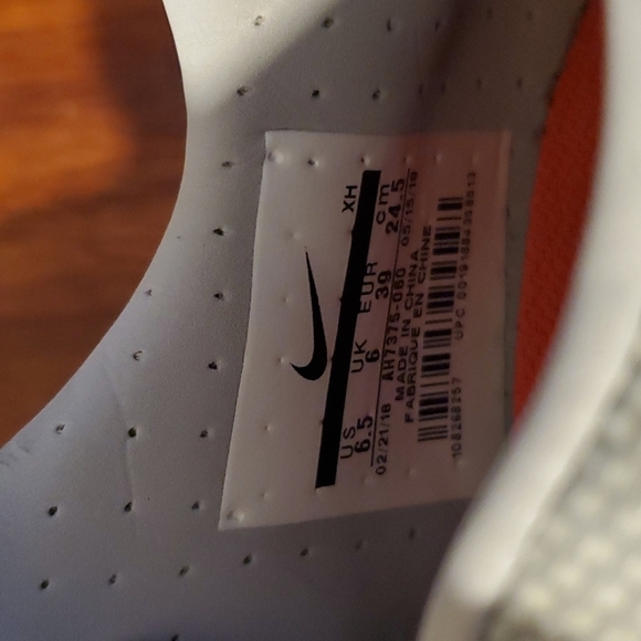 Nike Cleats size 6.5 no shoe strings - Picture 7 of 9